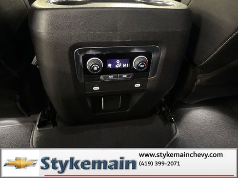 Used 2024 Chevrolet Suburban LS image 5