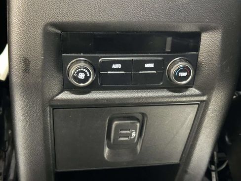 Used 2020 Chevrolet Traverse LT AWD/4WD image 18