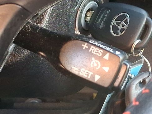 Used 2015 Toyota Camry LE image 20