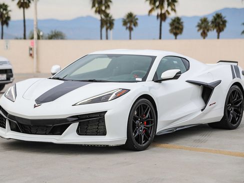 Used 2023 Chevrolet Corvette Z06 image 3