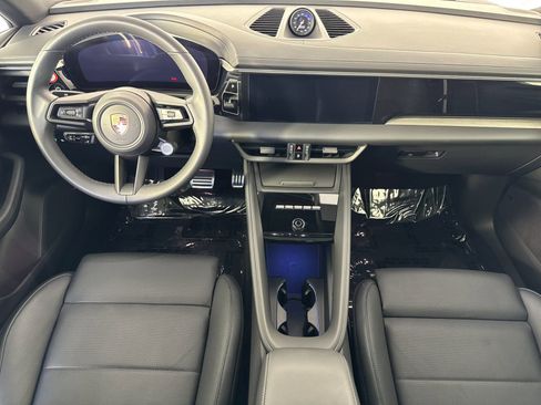 Certified 2025 Porsche Macan 4S Electric AWD/4WD image 6