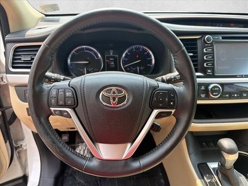 Used 2014 Toyota Highlander Limited Platinum AWD/4WD image 15