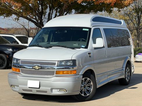 Used 2019 Chevrolet Express 2500 w/ Enhanced Convenience Package image 2
