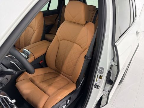 Used 2026 BMW X5 xDrive40i w/ Climate Comfort Package image 13