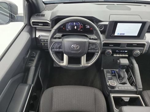 Used 2025 Toyota 4Runner SR5 AWD/4WD image 15