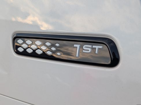 Used 2025 Volkswagen ID. Buzz 1st Edition AWD/4WD image 9