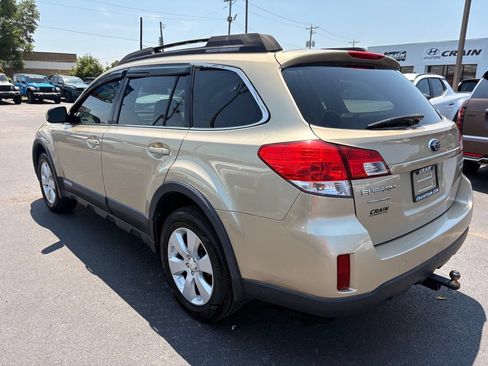 Used 2010 Subaru Outback 2.5i Premium AWD/4WD image 5