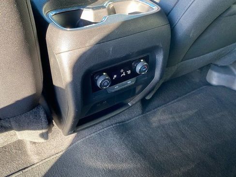 Used 2025 Chevrolet Traverse LT image 15