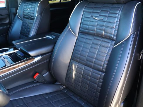 Used 2025 Cadillac Escalade Premium Luxury Platinum image 21