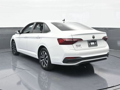 Used 2023 Volkswagen Jetta S image 4