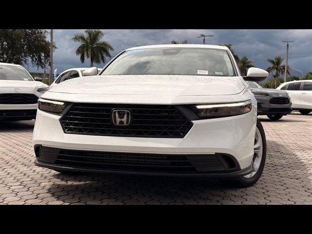 Certified 2025 Honda Accord SE image 2