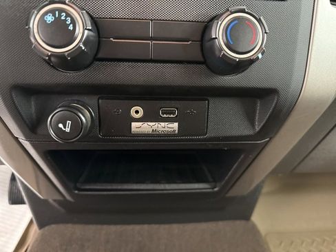 Used 2011 Ford F150 XLT w/ XLT Chrome Pkg image 30