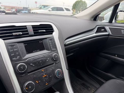 Used 2015 Ford Fusion SE FWD image 17