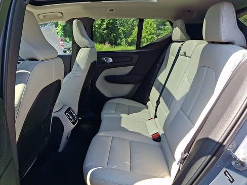 Used 2022 Volvo XC40 T5 Momentum w/ Premium Package AWD/4WD image 10