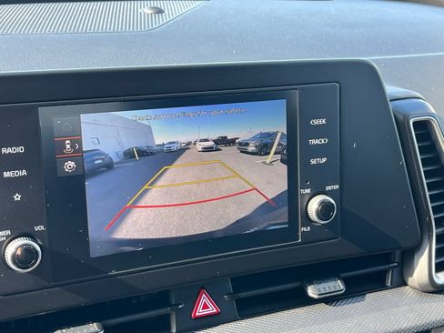 Used 2025 Kia Sportage LX FWD image 18