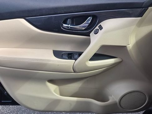 Used 2017 Nissan Rogue S FWD image 28