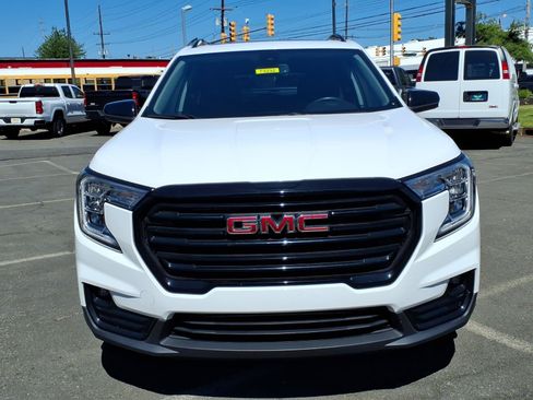 Certified 2023 GMC Terrain SLT w/ Elevation Edition FWD image 2