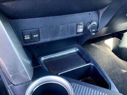Used 2015 Toyota RAV4 XLE FWD image 33