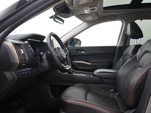 Used 2024 Nissan Pathfinder Platinum AWD/4WD image 26