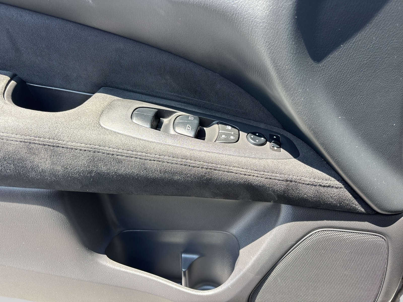 Used 2015 Nissan Pathfinder SV FWD image 14