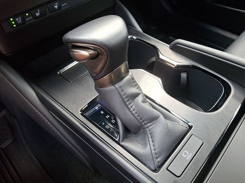Used 2025 Lexus ES 350 w/ Premium Package FWD image 16