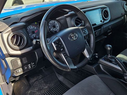 Used 2020 Toyota Tacoma TRD Off-Road w/ Technology Package image 12