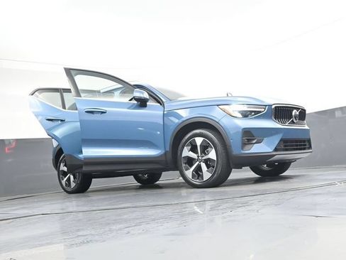 Used 2024 Volvo XC40 B5 Plus AWD/4WD image 41