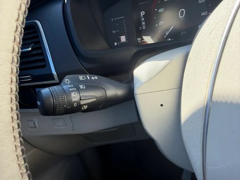Used 2019 Volvo XC90 T5 Momentum FWD image 16