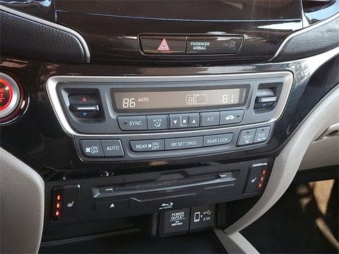 Certified 2019 Honda Pilot Touring image 17