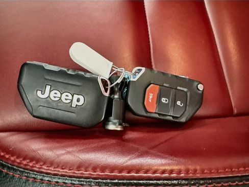 Used 2023 Jeep Wrangler Unlimited Rubicon 4xe AWD/4WD image 31