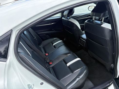 Used 2025 Toyota Camry SE image 18