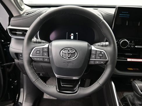 Used 2025 Toyota Highlander Platinum AWD/4WD image 19