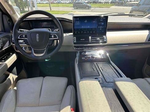 Used 2022 Lincoln Navigator Reserve AWD/4WD image 35