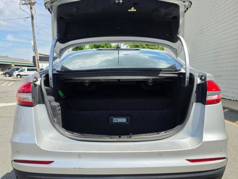 Used 2019 Ford Fusion Energi Titanium FWD image 9