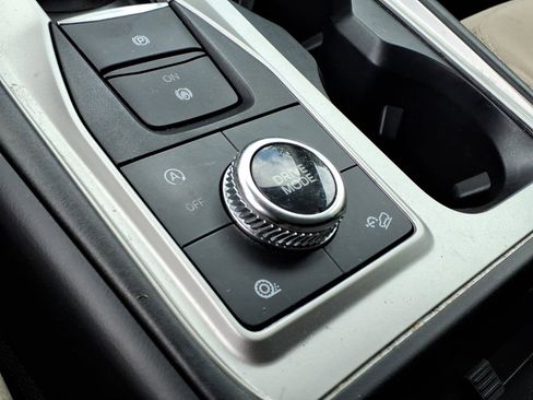 Used 2022 Ford Explorer XLT image 17