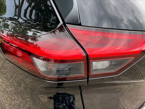 Certified 2023 Nissan Rogue SV FWD image 29