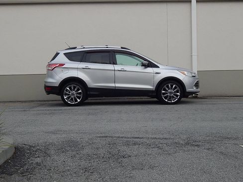 Used 2014 Ford Escape SE w/ SE Chrome Package image 2
