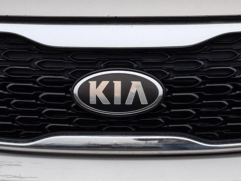 Used 2014 Kia Sorento LX image 8