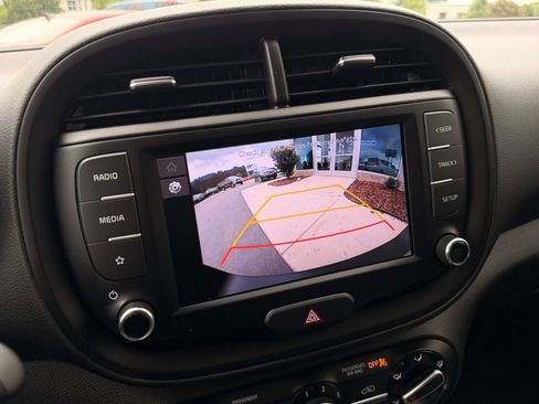 Used 2022 Kia Soul LX w/ Technology Package FWD image 32