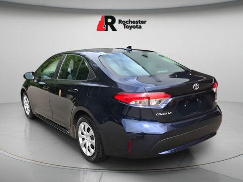 Used 2021 Toyota Corolla LE FWD image 2