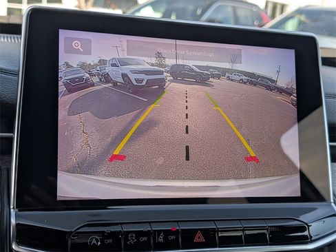 Used 2024 Jeep Compass Latitude image 15