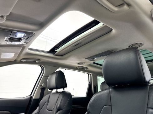 Used 2022 Kia Telluride SX w/ Nightfall Edition Package image 3