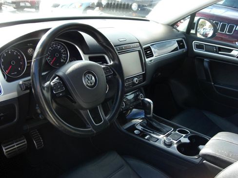 Used 2016 Volkswagen Touareg Executive AWD/4WD image 6