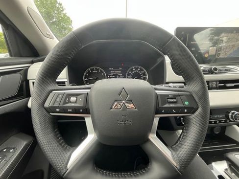 New 2026 Mitsubishi Outlander SE FWD image 20