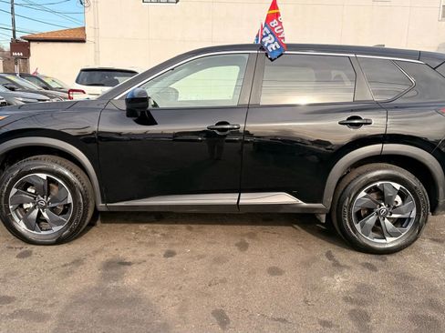 Used 2025 Nissan Rogue SV image 10