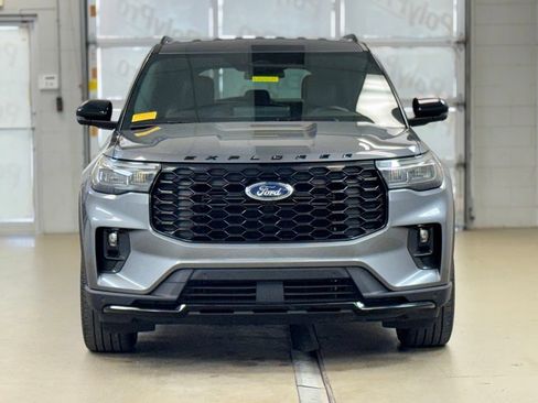 Used 2025 Ford Explorer ST-Line w/ ST-Line Street Pack AWD/4WD image 2