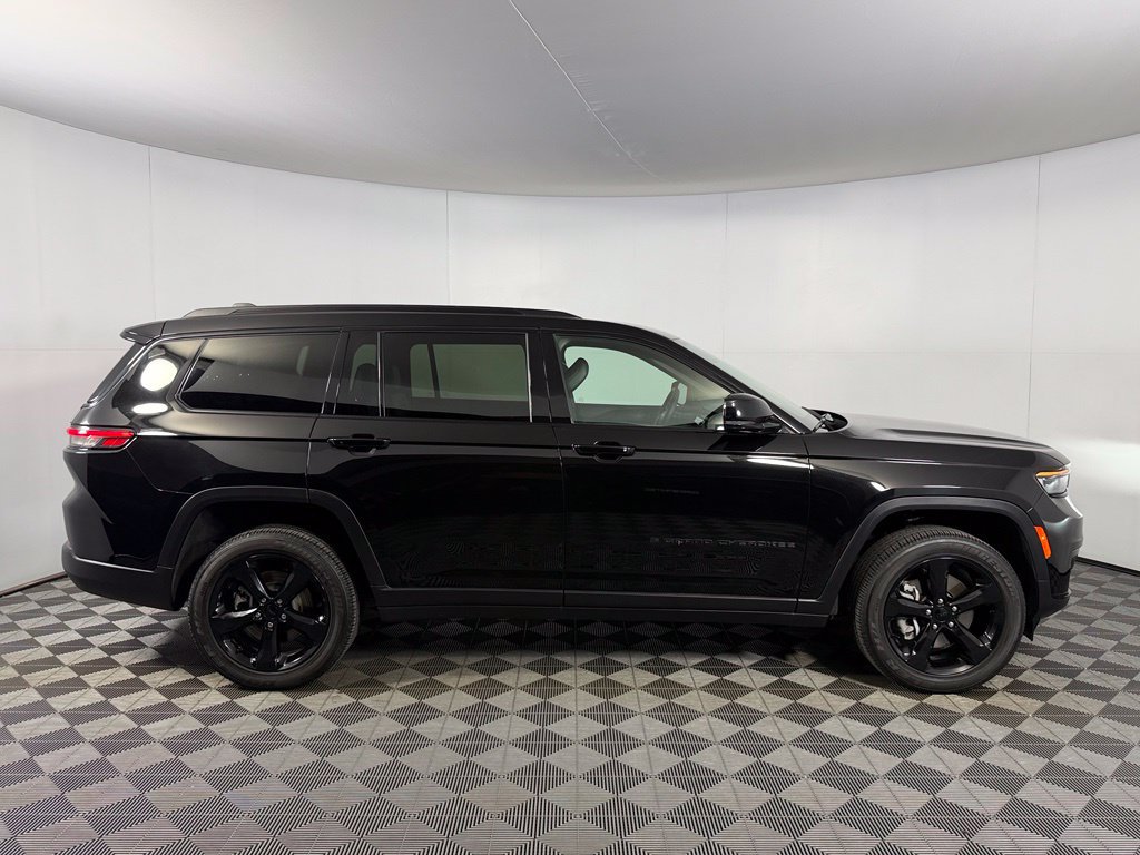 Certified 2025 Jeep Grand Cherokee L Laredo RWD image 5
