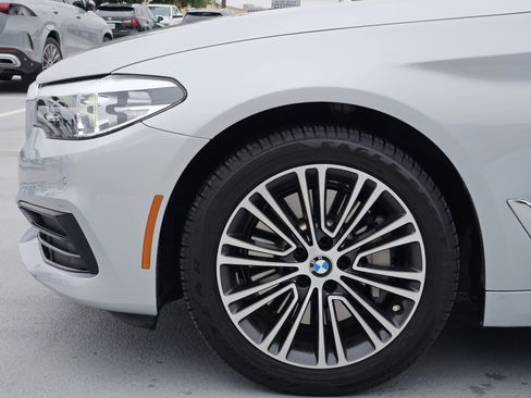 Used 2020 BMW 530i w/ Premium Package RWD image 11