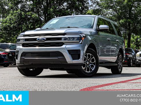 Used 2024 Ford Expedition XLT RWD image 2