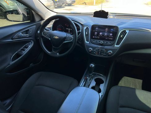 Used 2020 Chevrolet Malibu LT image 12